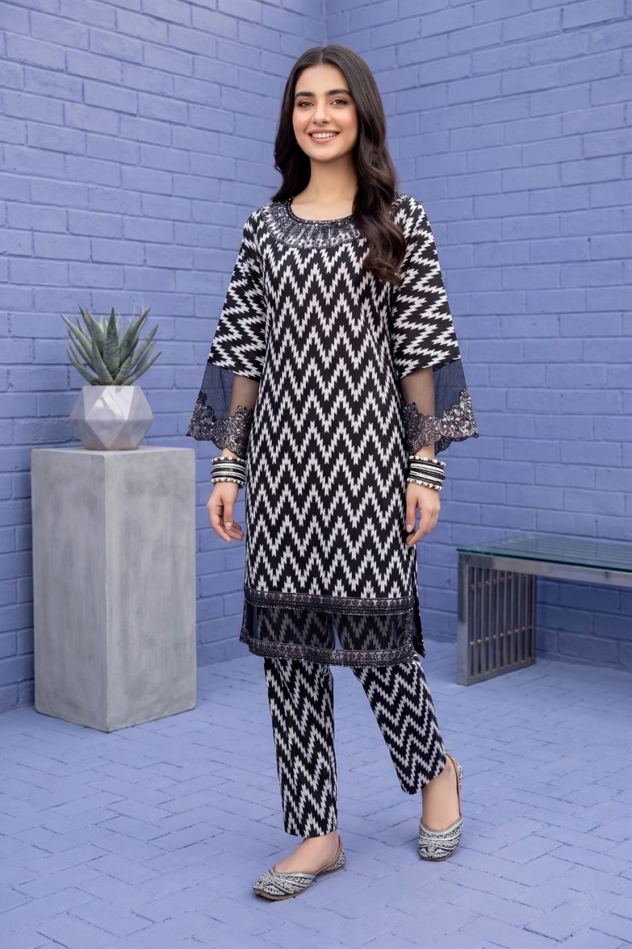 W019 Women Lawn