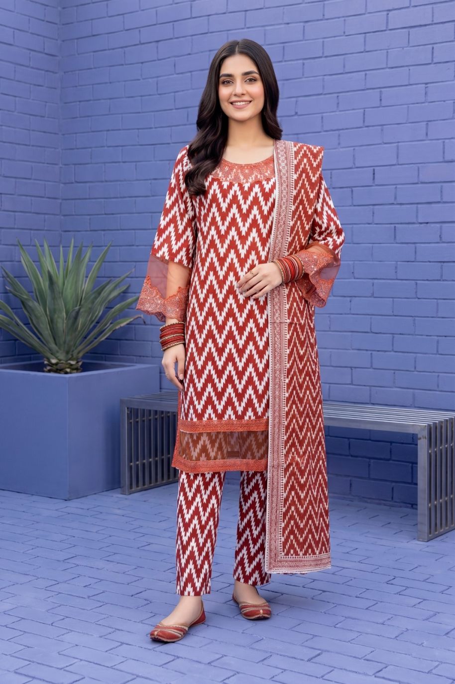 W025 Women Lawn